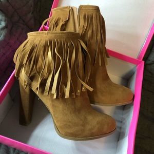 Forever 21 Tan Fringe Heels in size 8 NWT
